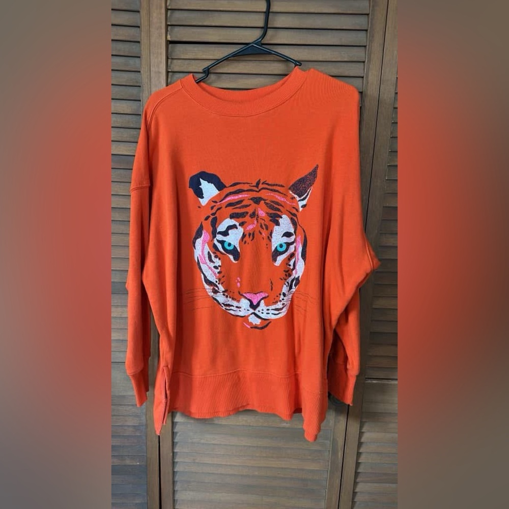 Crown and Ivy sweatshirt